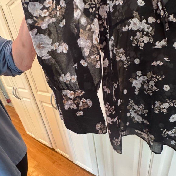 Vince White and Gray Floral Long Sleeve Blouse Shear Silk - Picture 5 of 6